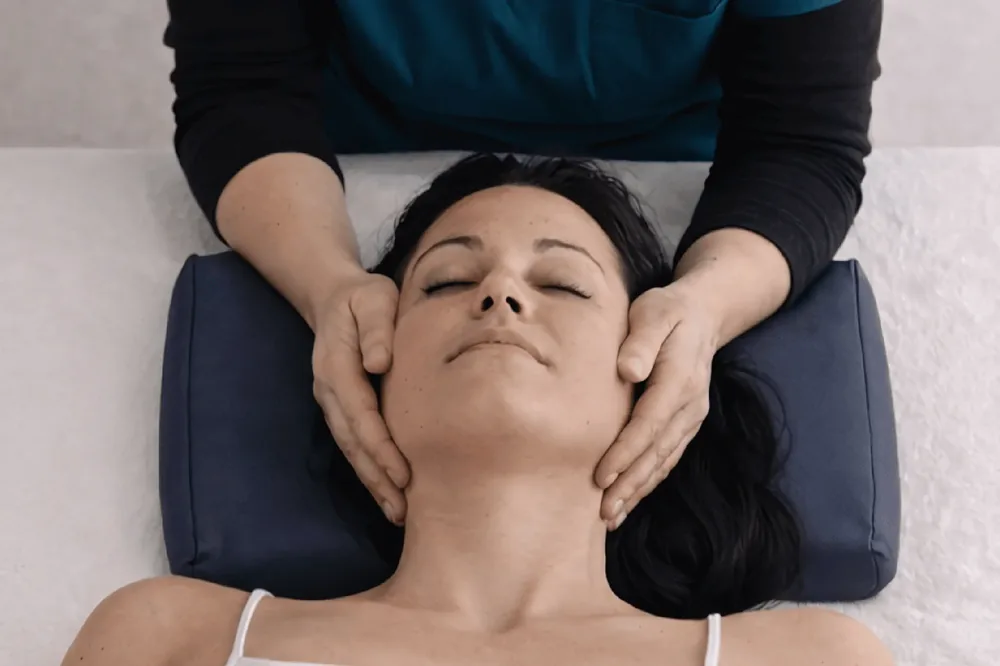 Sesión de osteopatía en Sateva
